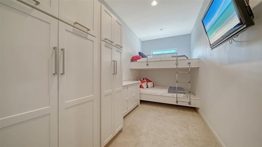 For Sale: $1,550,000 (4 beds, 3 baths, 3851 Square Feet)