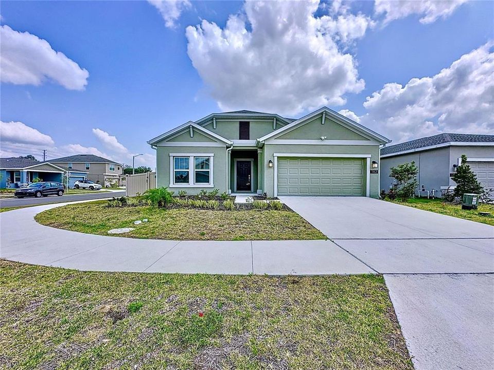 Active With Contract: $2,300 (4 beds, 2 baths, 1848 Square Feet)