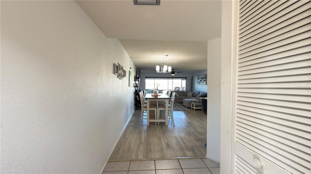 待售: $275,000 (2 贝兹, 2 浴室, 1347 平方英尺)