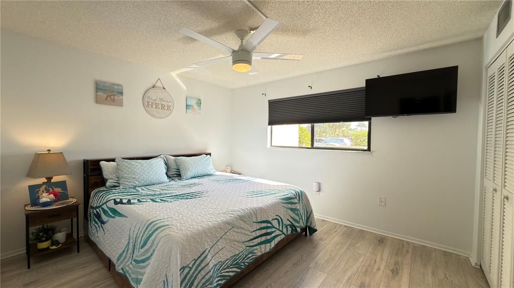 待售: $275,000 (2 贝兹, 2 浴室, 1347 平方英尺)