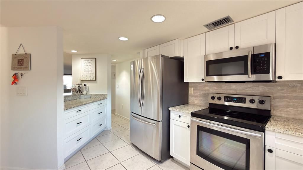 待售: $275,000 (2 贝兹, 2 浴室, 1347 平方英尺)