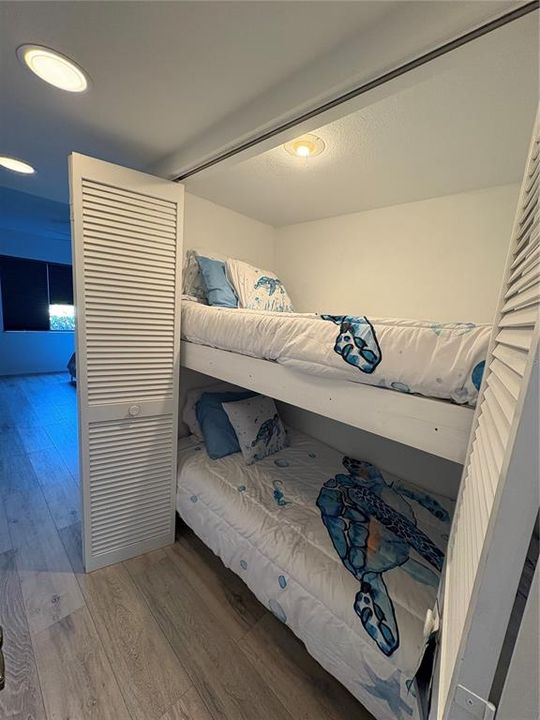 待售: $275,000 (2 贝兹, 2 浴室, 1347 平方英尺)