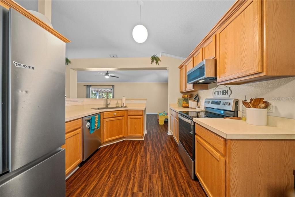 На продажу: $308,100 (3 спален, 2 ванн, 1874 Квадратных фут)