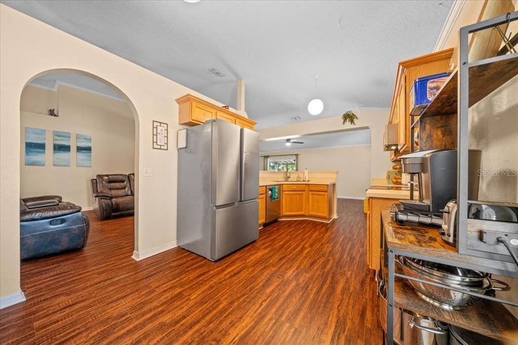 На продажу: $308,100 (3 спален, 2 ванн, 1874 Квадратных фут)