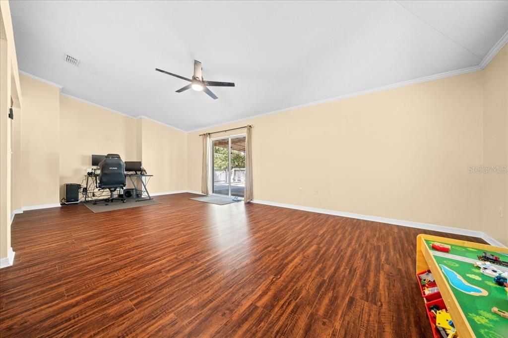 На продажу: $308,100 (3 спален, 2 ванн, 1874 Квадратных фут)