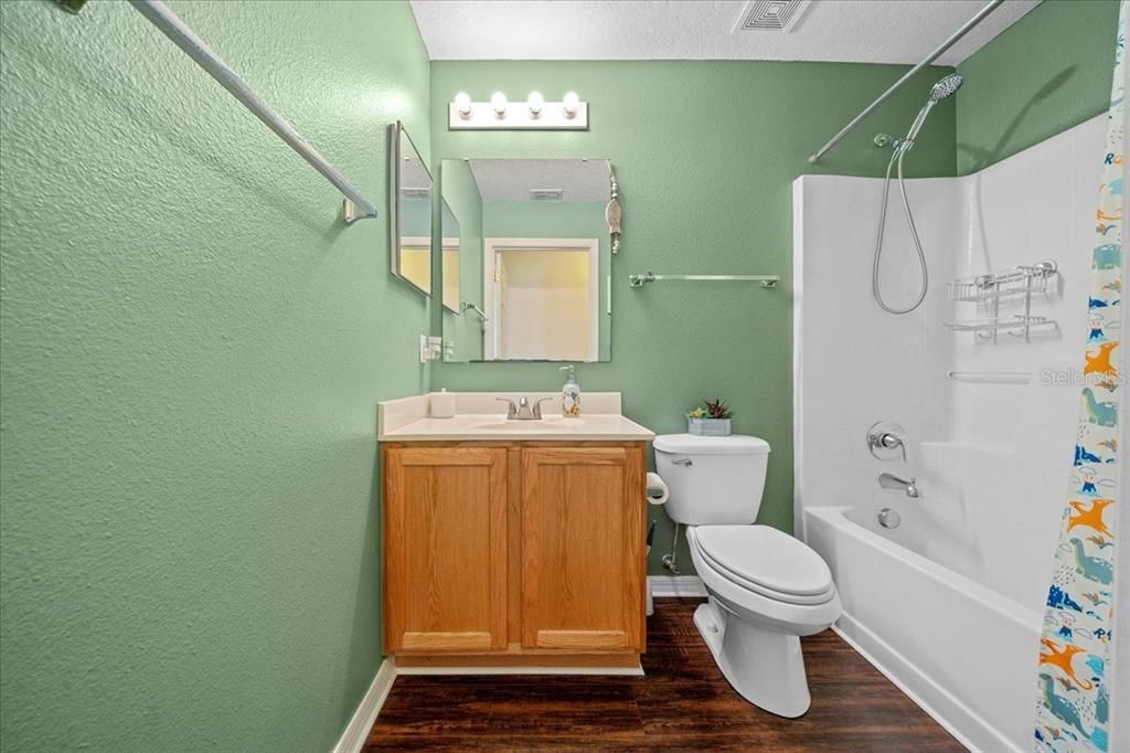 На продажу: $308,100 (3 спален, 2 ванн, 1874 Квадратных фут)