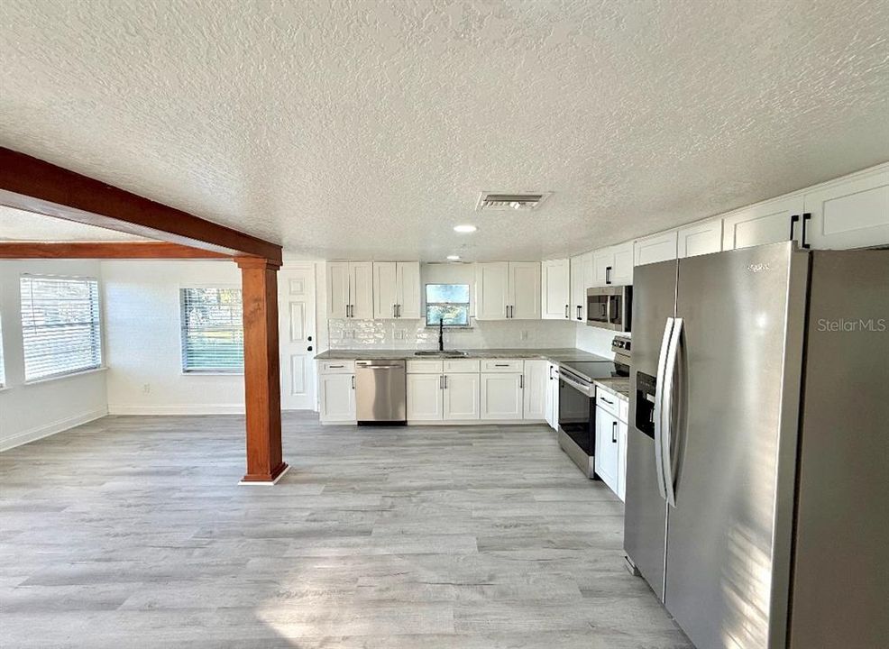 For Rent: $2,600 (3 beds, 2 baths, 1100 Square Feet)