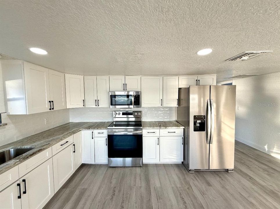 For Rent: $2,600 (3 beds, 2 baths, 1100 Square Feet)