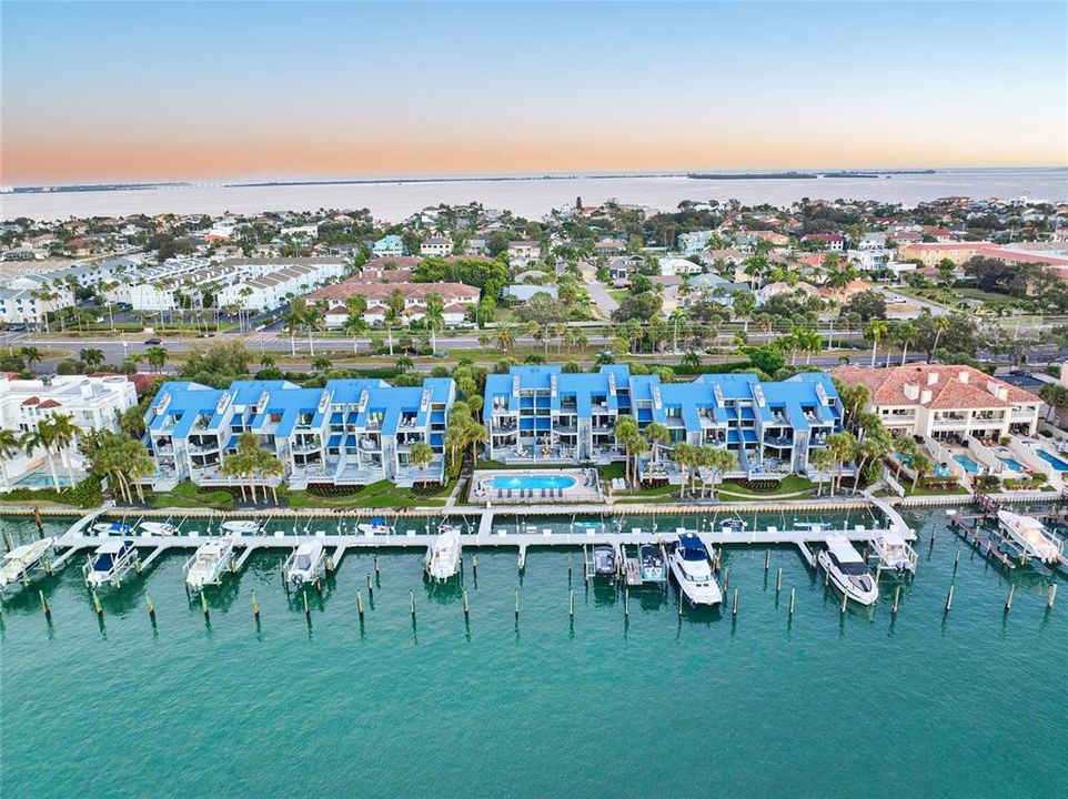 На продажу: $899,000 (2 спален, 2 ванн, 1580 Квадратных фут)