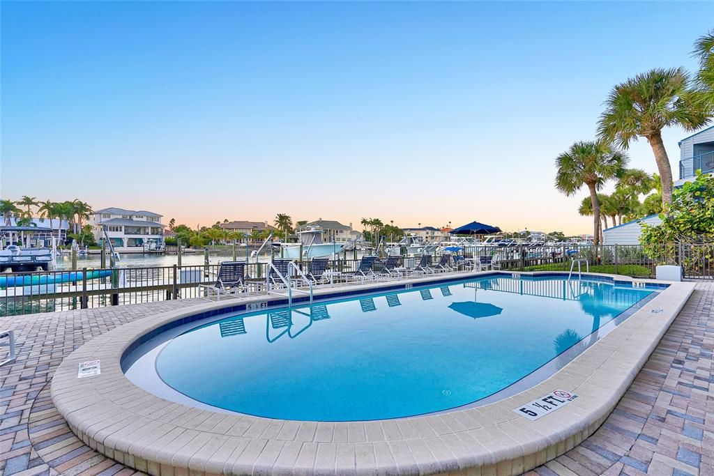 На продажу: $899,000 (2 спален, 2 ванн, 1580 Квадратных фут)