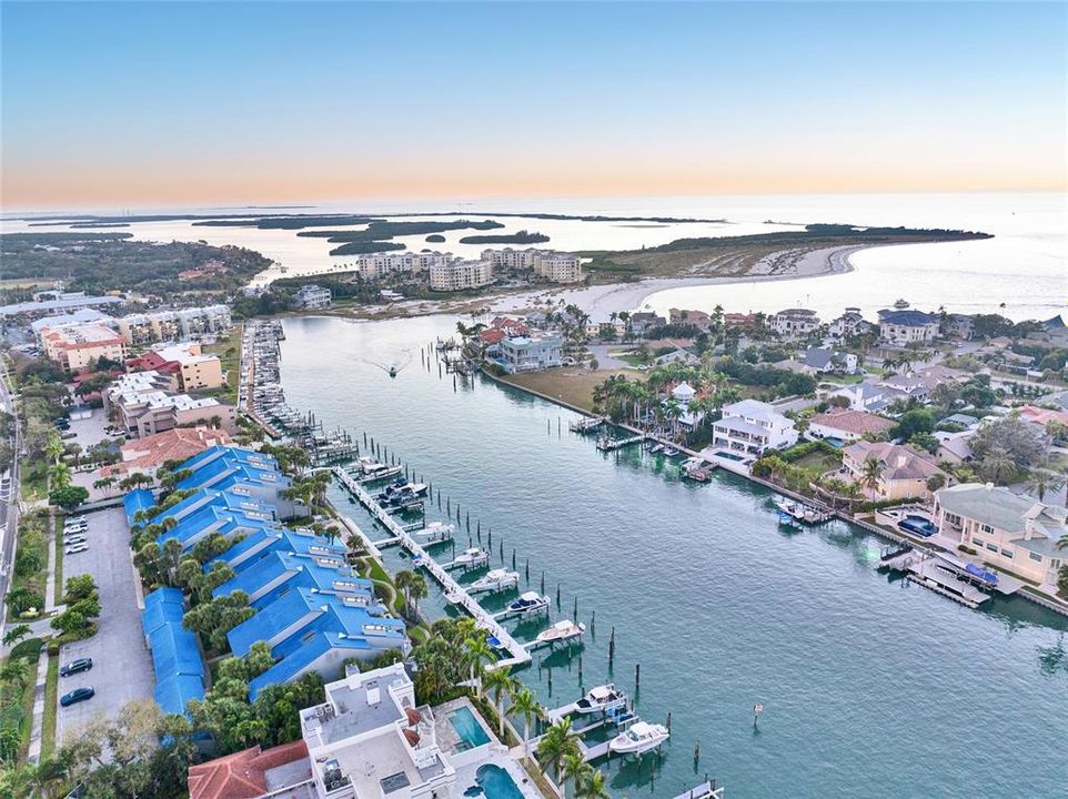 На продажу: $899,000 (2 спален, 2 ванн, 1580 Квадратных фут)