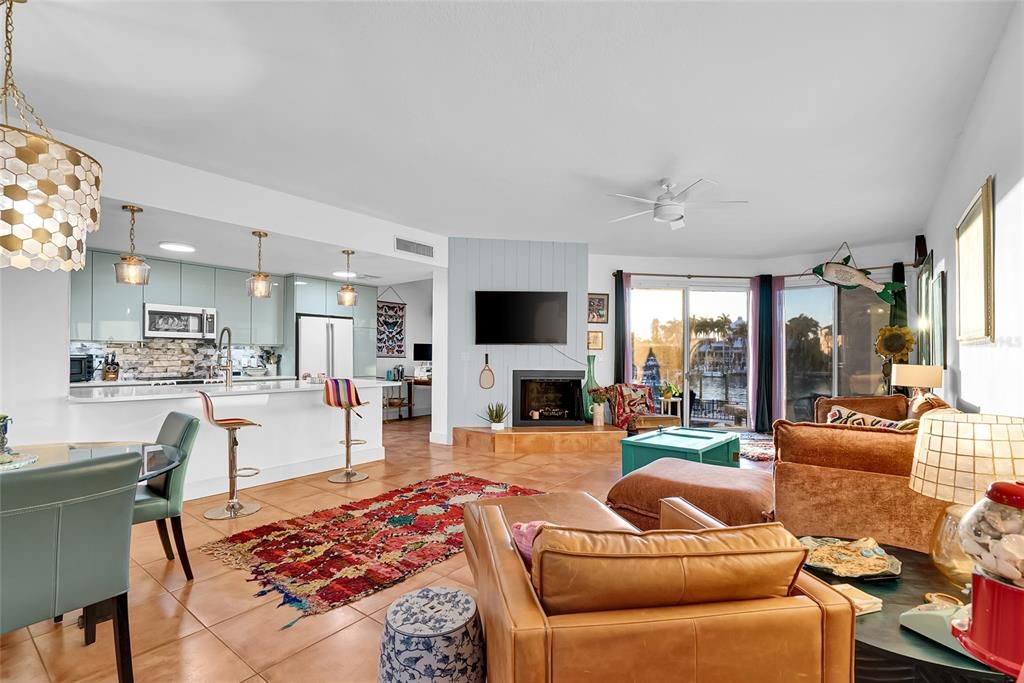 На продажу: $899,000 (2 спален, 2 ванн, 1580 Квадратных фут)