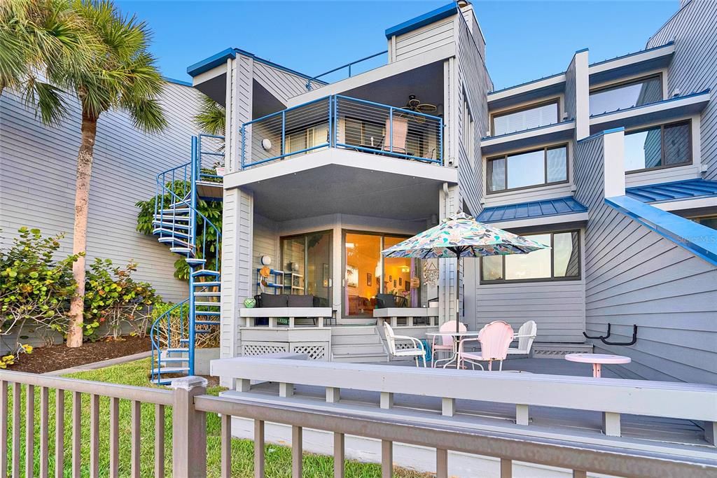 На продажу: $899,000 (2 спален, 2 ванн, 1580 Квадратных фут)