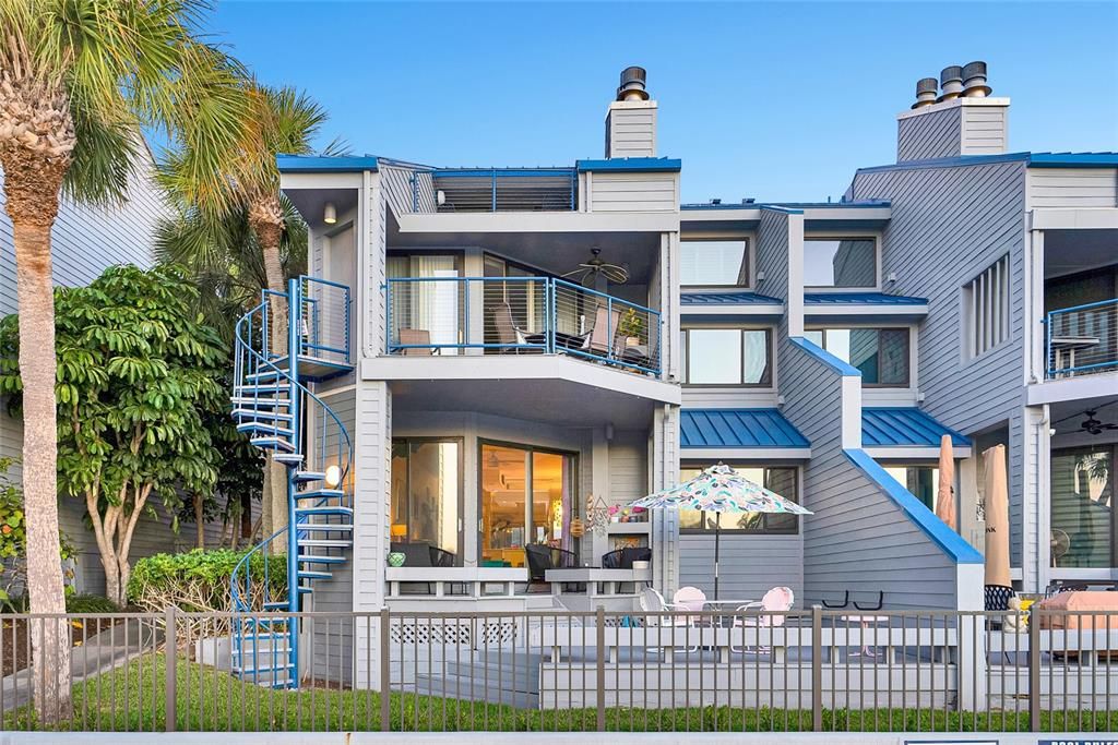 На продажу: $899,000 (2 спален, 2 ванн, 1580 Квадратных фут)