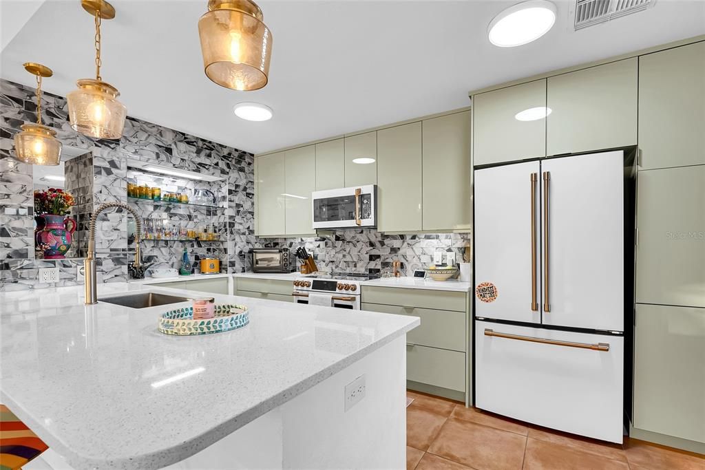 На продажу: $899,000 (2 спален, 2 ванн, 1580 Квадратных фут)