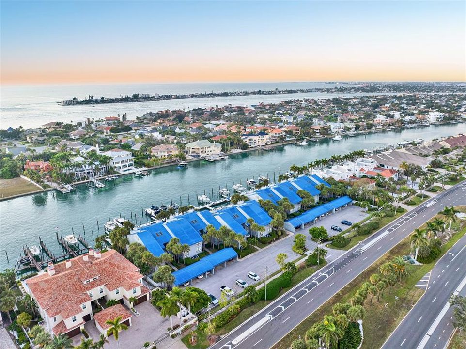 На продажу: $899,000 (2 спален, 2 ванн, 1580 Квадратных фут)