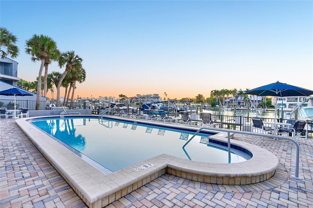 На продажу: $899,000 (2 спален, 2 ванн, 1580 Квадратных фут)