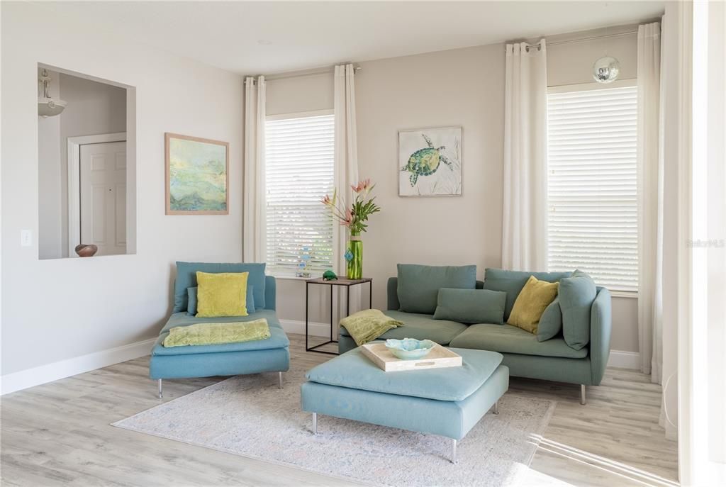 Active With Contract: $410,000 (2 beds, 2 baths, 1657 Square Feet)