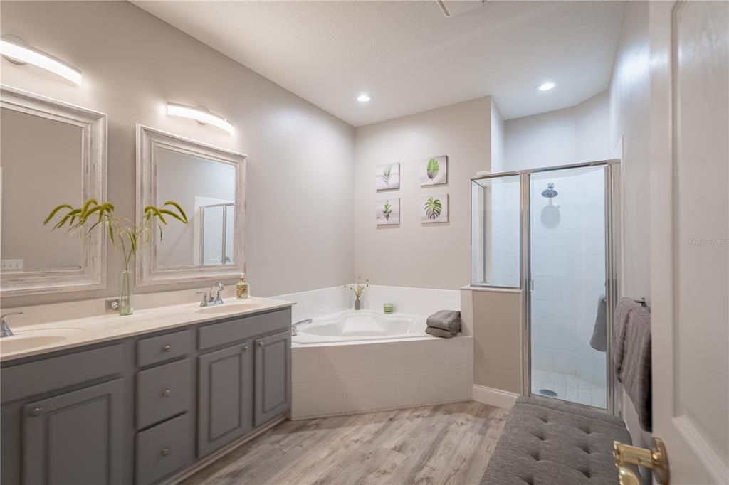 Active With Contract: $410,000 (2 beds, 2 baths, 1657 Square Feet)