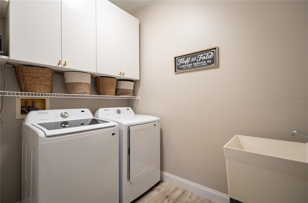 Active With Contract: $410,000 (2 beds, 2 baths, 1657 Square Feet)