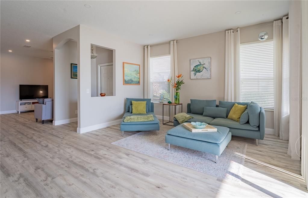 Active With Contract: $410,000 (2 beds, 2 baths, 1657 Square Feet)