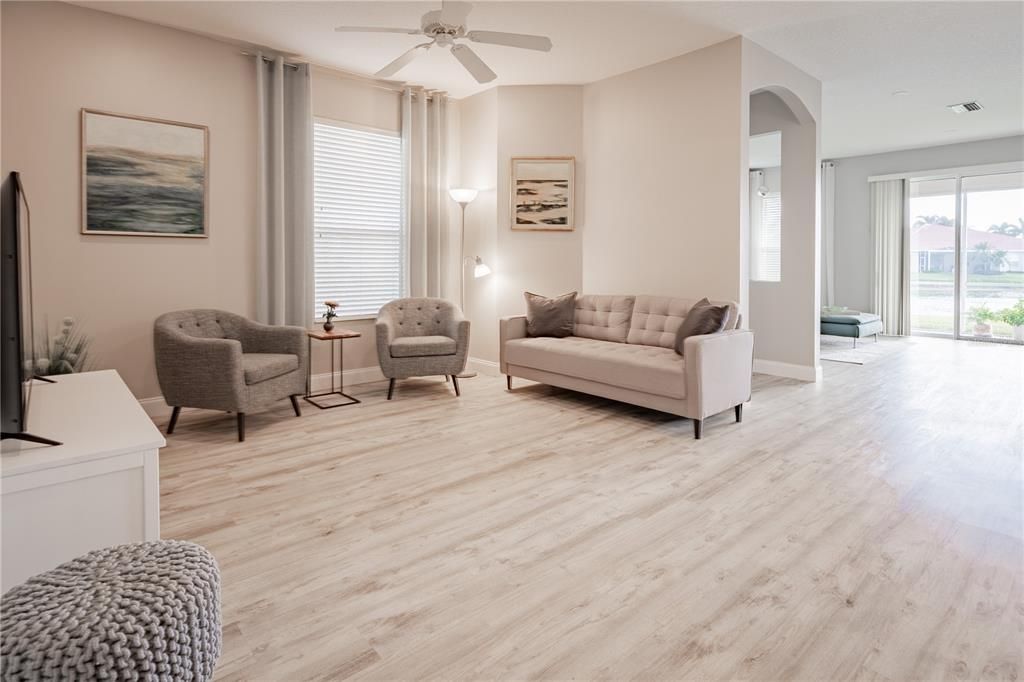 Active With Contract: $410,000 (2 beds, 2 baths, 1657 Square Feet)