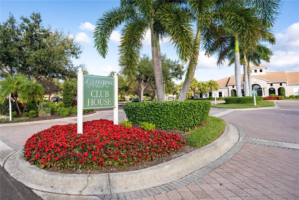 Active With Contract: $410,000 (2 beds, 2 baths, 1657 Square Feet)