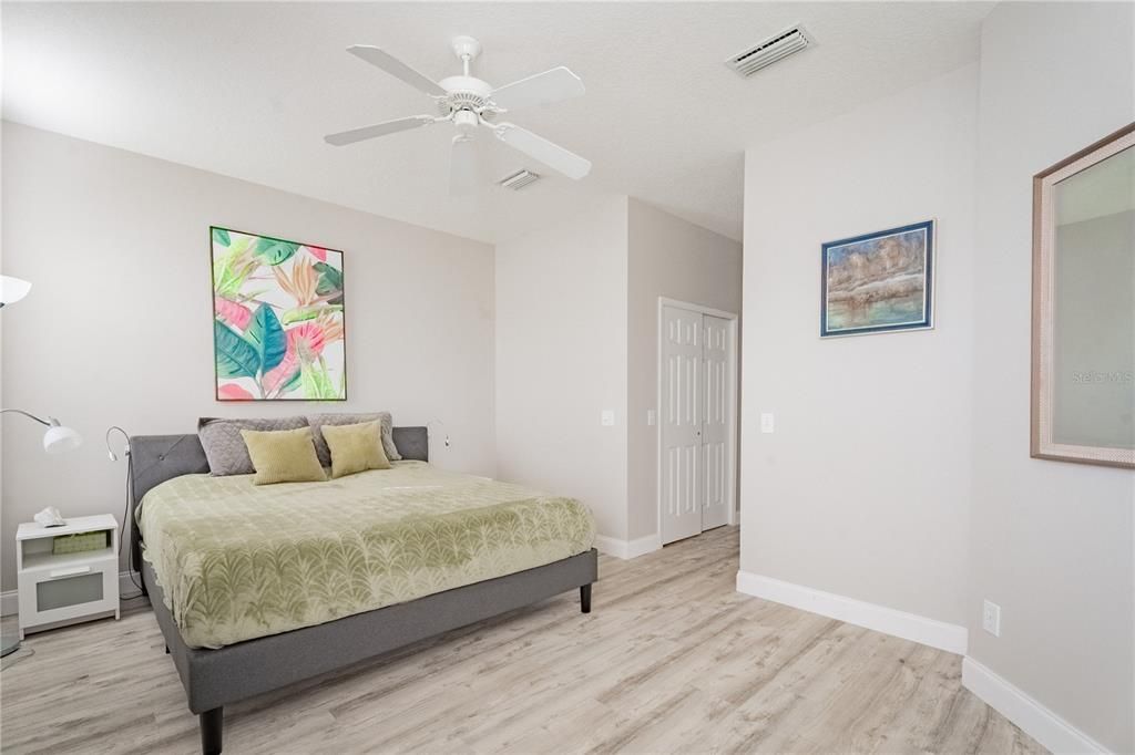 Active With Contract: $410,000 (2 beds, 2 baths, 1657 Square Feet)