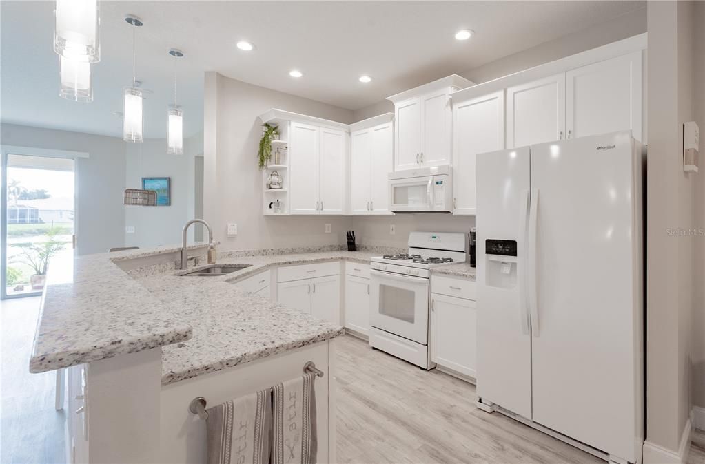 Active With Contract: $410,000 (2 beds, 2 baths, 1657 Square Feet)