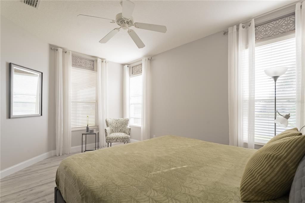 Active With Contract: $410,000 (2 beds, 2 baths, 1657 Square Feet)