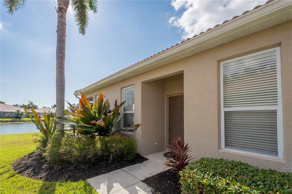 Active With Contract: $410,000 (2 beds, 2 baths, 1657 Square Feet)