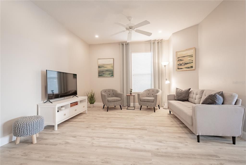 Active With Contract: $410,000 (2 beds, 2 baths, 1657 Square Feet)