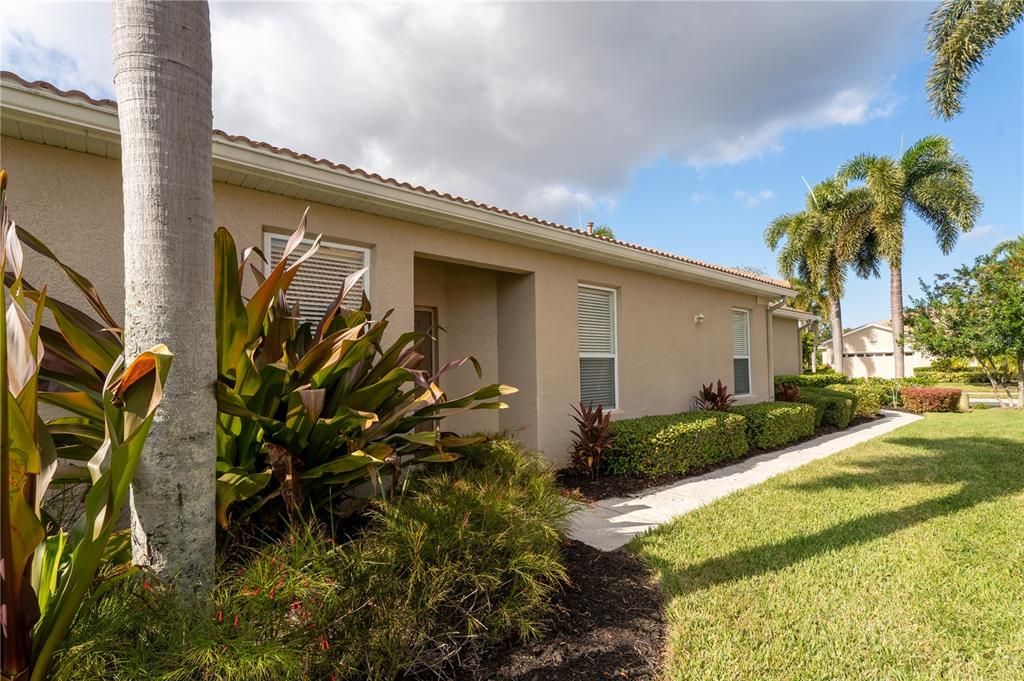 Active With Contract: $410,000 (2 beds, 2 baths, 1657 Square Feet)