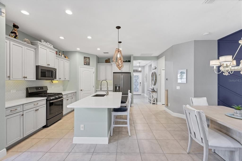 Active With Contract: $434,950 (2 beds, 2 baths, 1617 Square Feet)