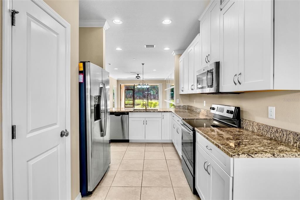 待售: $430,000 (2 贝兹, 2 浴室, 1526 平方英尺)