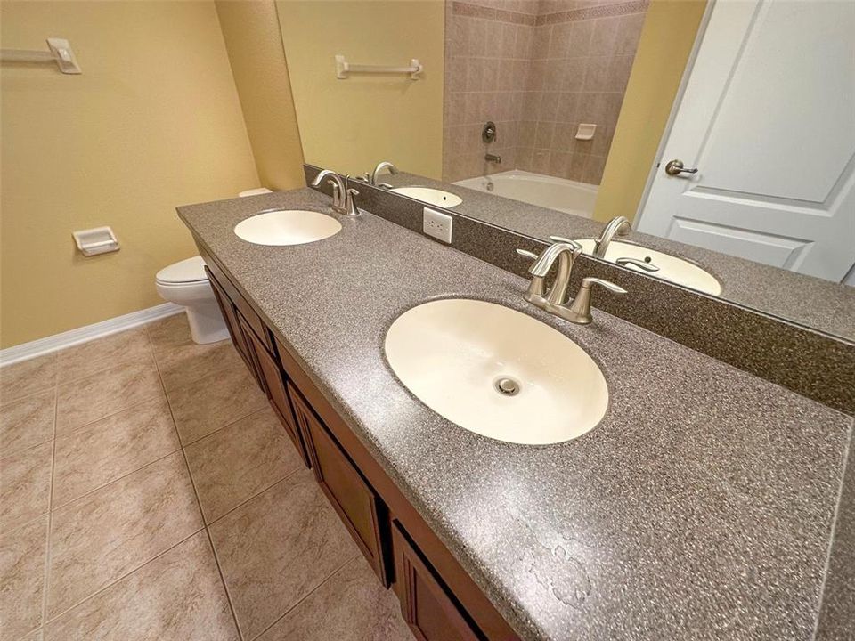 For Rent: $2,100 (3 beds, 2 baths, 1656 Square Feet)