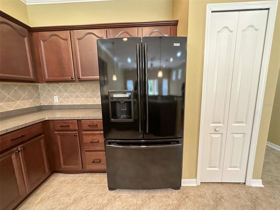 For Rent: $2,100 (3 beds, 2 baths, 1656 Square Feet)