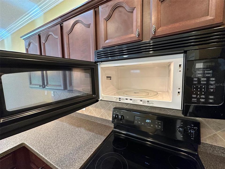 For Rent: $2,100 (3 beds, 2 baths, 1656 Square Feet)