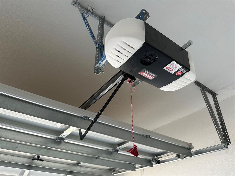 For Rent: $2,100 (3 beds, 2 baths, 1656 Square Feet)