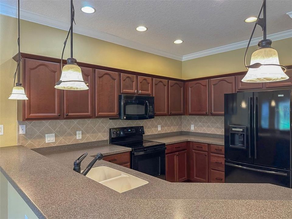 For Rent: $2,100 (3 beds, 2 baths, 1656 Square Feet)