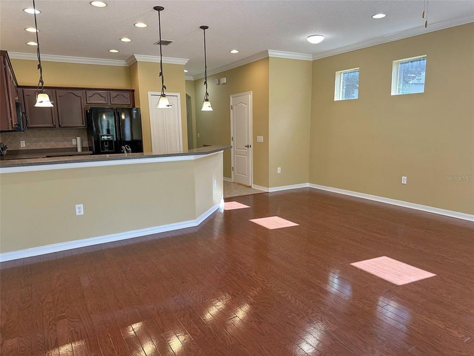 For Rent: $2,100 (3 beds, 2 baths, 1656 Square Feet)