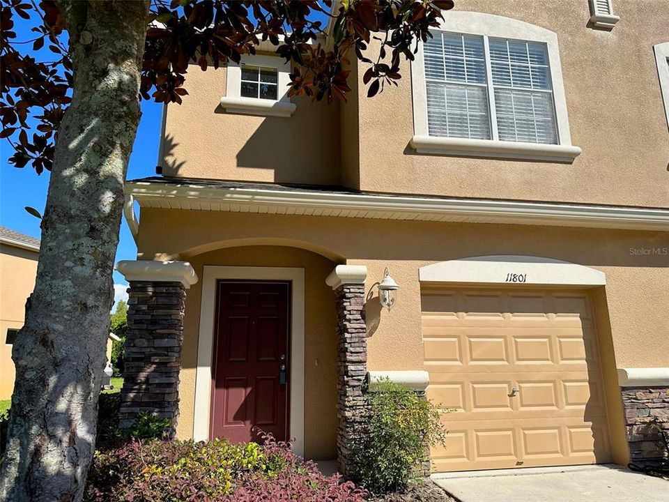 For Rent: $2,100 (3 beds, 2 baths, 1656 Square Feet)