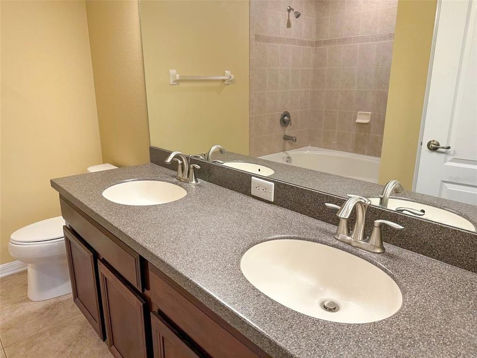 For Rent: $2,100 (3 beds, 2 baths, 1656 Square Feet)