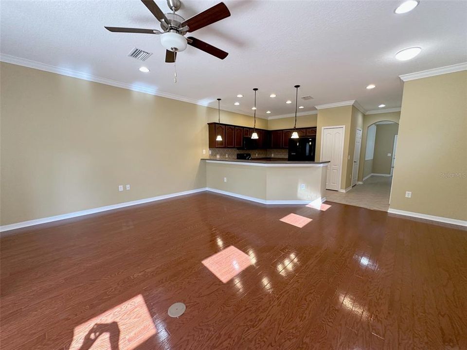 For Rent: $2,100 (3 beds, 2 baths, 1656 Square Feet)