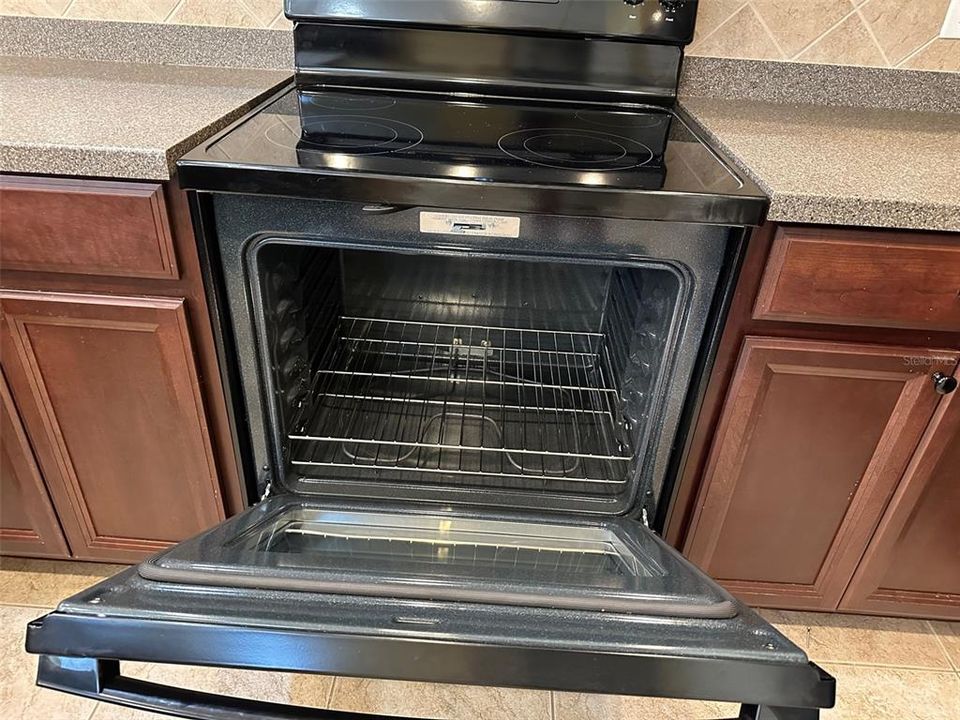 For Rent: $2,100 (3 beds, 2 baths, 1656 Square Feet)