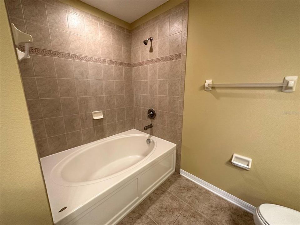 For Rent: $2,100 (3 beds, 2 baths, 1656 Square Feet)