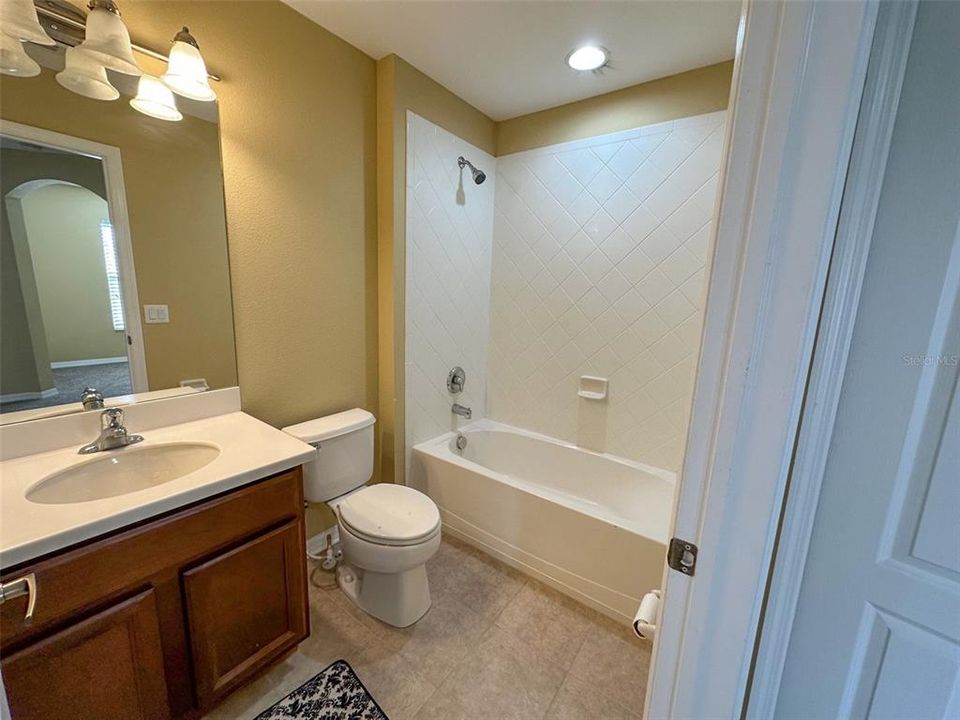 For Rent: $2,100 (3 beds, 2 baths, 1656 Square Feet)