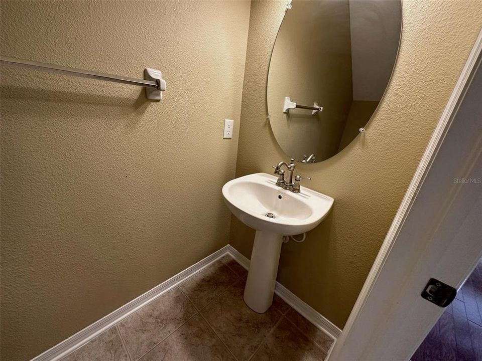 For Rent: $2,100 (3 beds, 2 baths, 1656 Square Feet)