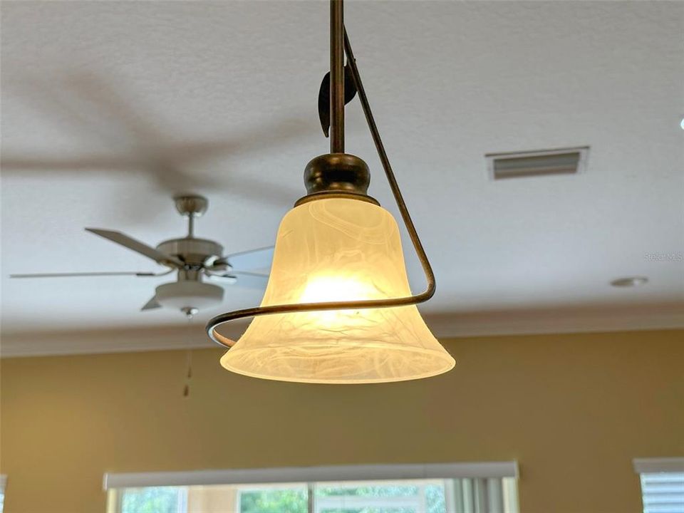 For Rent: $2,100 (3 beds, 2 baths, 1656 Square Feet)