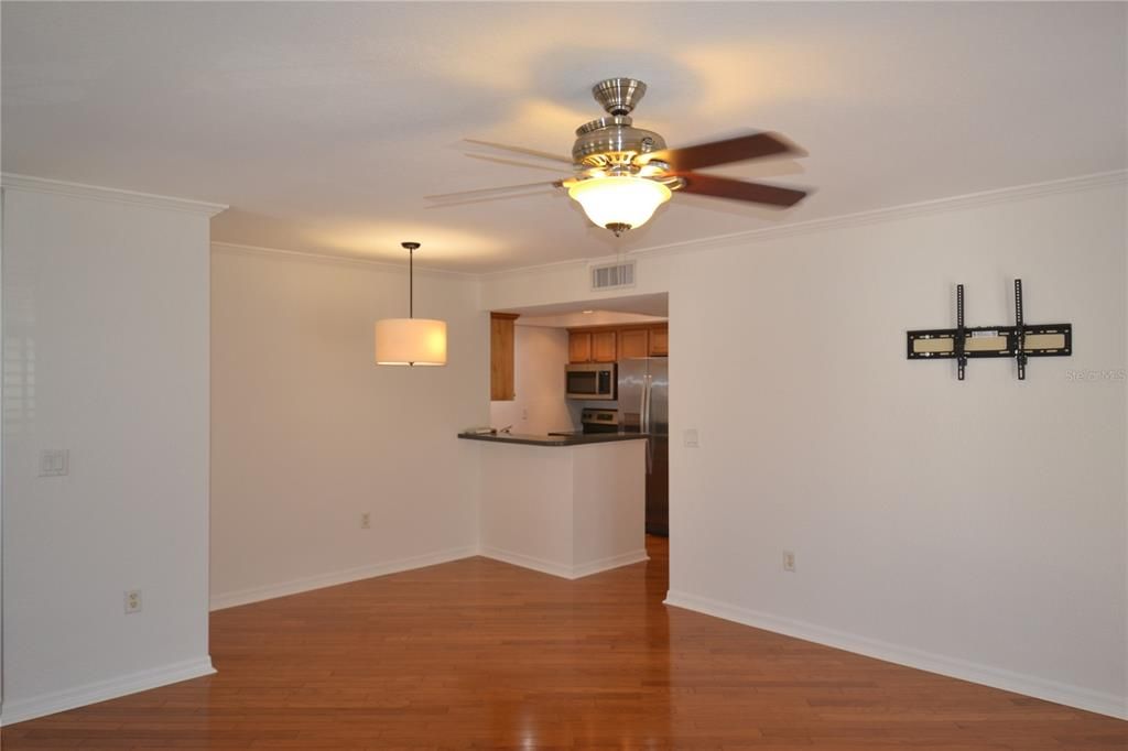 В аренду: $1,600 (1 спален, 1 ванн, 818 Квадратных фут)